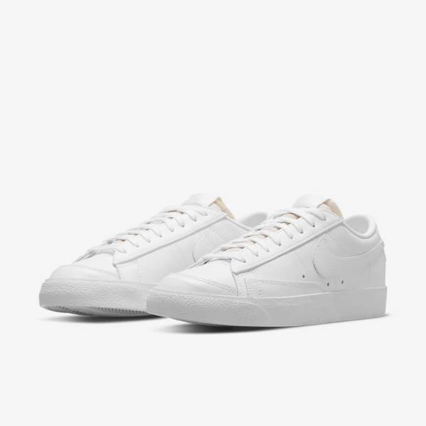 Nike Blazer Low 77 Ženske Tenisice Bijele | NK792LNS