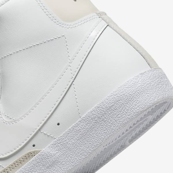 Nike Blazer Mid 77 Older Dječje Tenisice za košarku Bijele Svijetlo Smeđe Bijele | NK089HBF