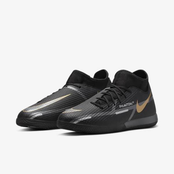 Nike Phantom GT2 Academy Dynamic Fit IC Indoor Court Muške Tenisice Za Nogomet Crne Metalne Zlatne Tamno Sive Metalne Tamno Sive | NK318AJF