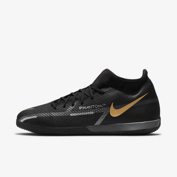 Nike Phantom GT2 Academy Dynamic Fit IC Indoor Court Ženske Tenisice Za Nogomet Crne Metalne Zlatne Tamno Sive Metalne Tamno Sive | NK318URP